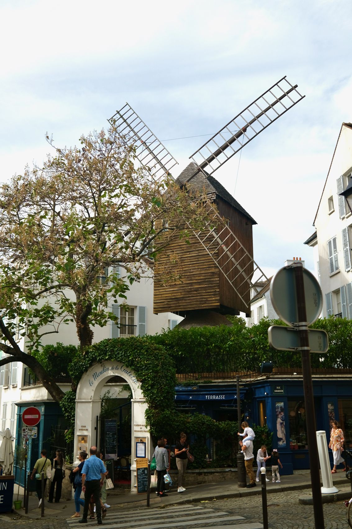 Windmills Le Moulin Blute Fin Montmartre Paris_DSCF4168