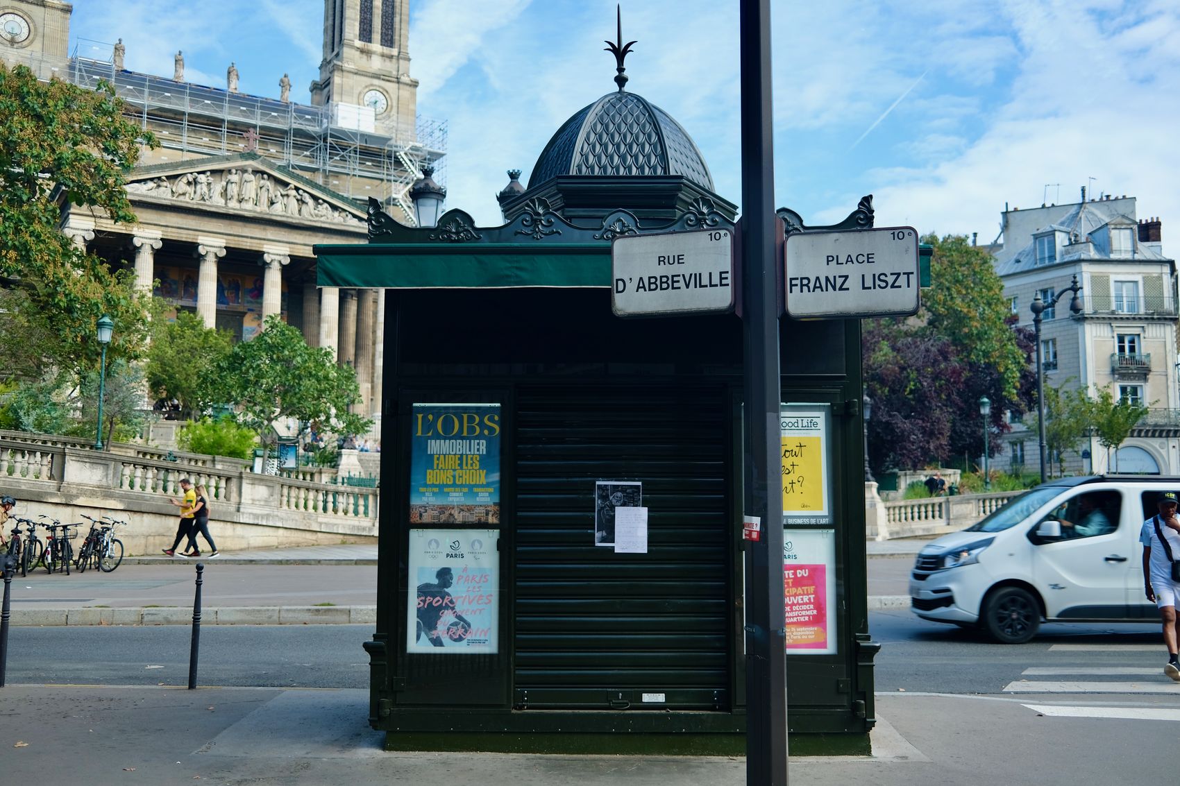 newspaper kiosks paris_DSCF3971