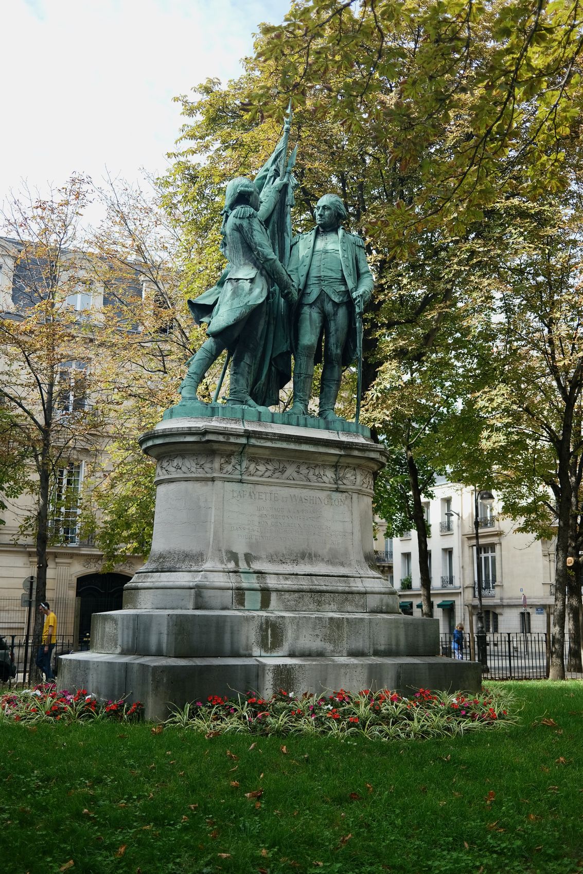 Place des États Unis Lafayette et Washington Statue Paris_DSCF4296