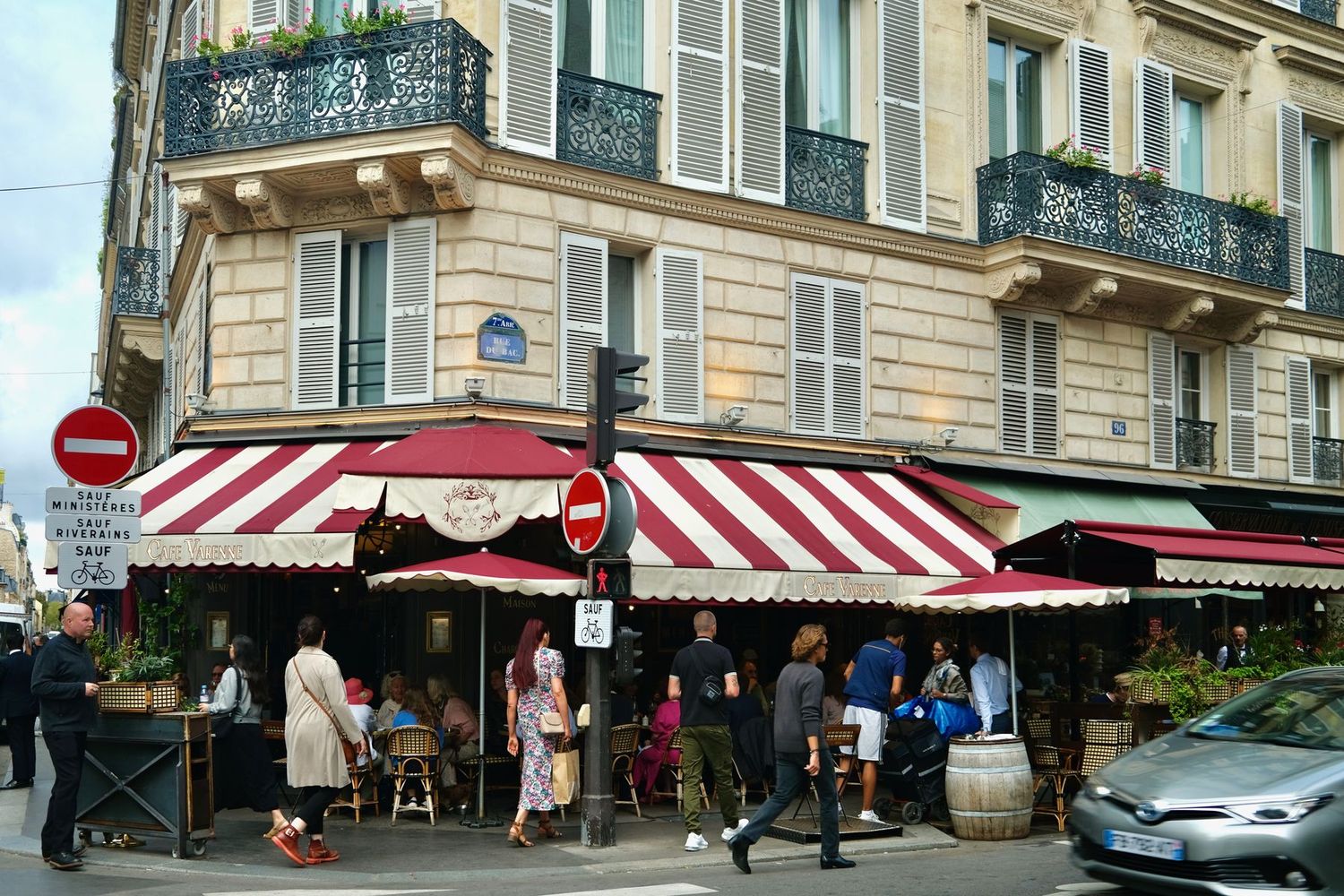 Rue du Bac Paris Cafe Varenne DSCF4392