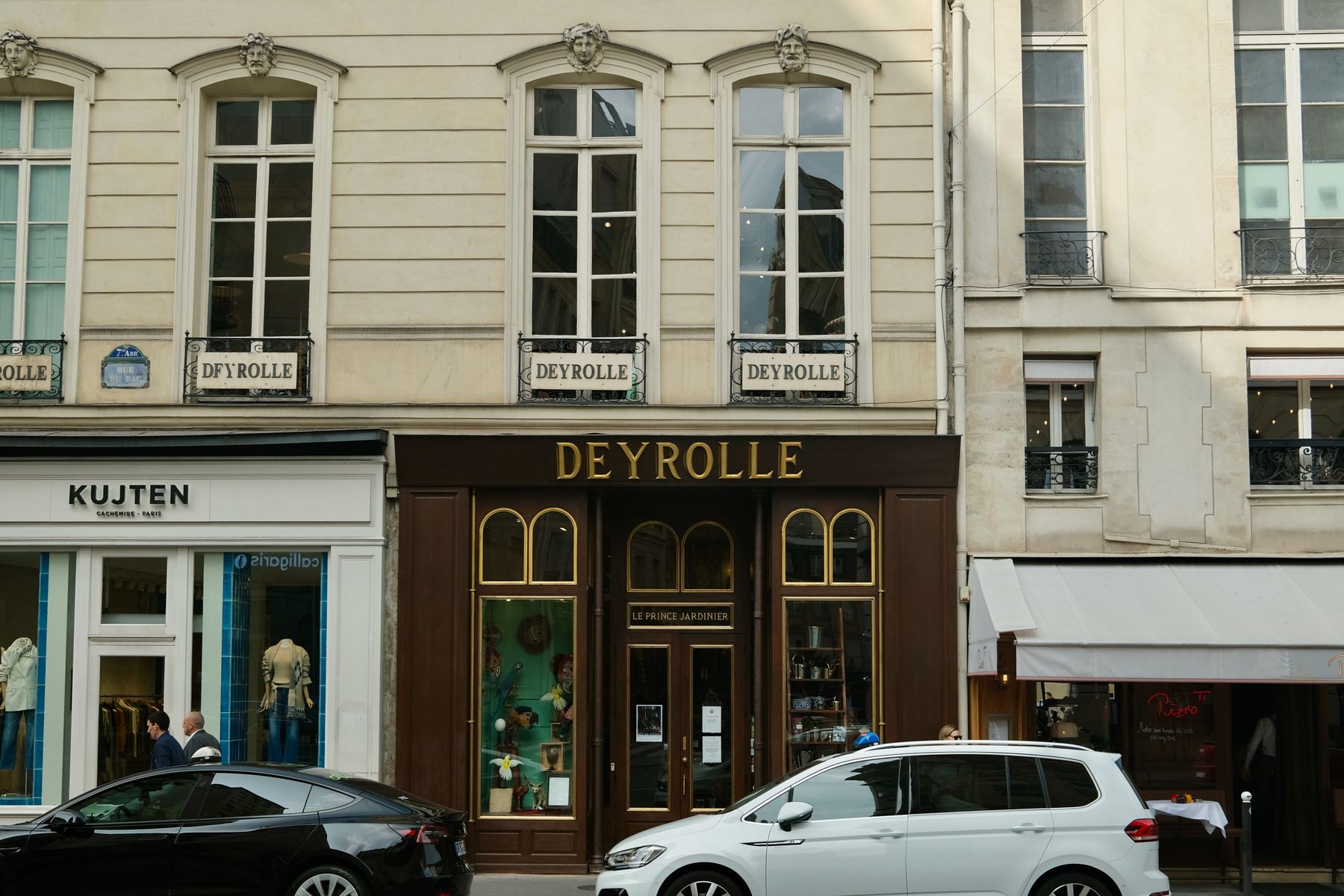 Rue du Bac Paris Deyrolle DSCF4413