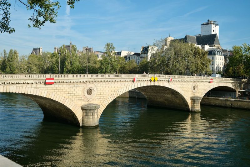 Pont Louis-Philippe: a 19th Century Bridge in Paris
