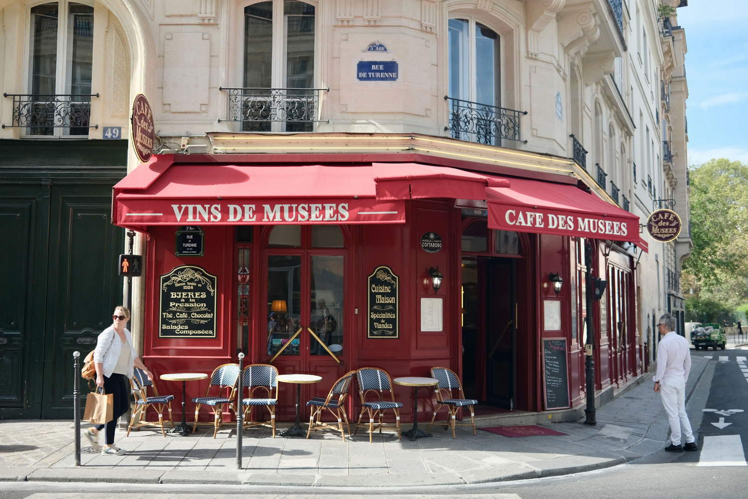 Café des Musées: a charming red café in Le Marais, Paris
