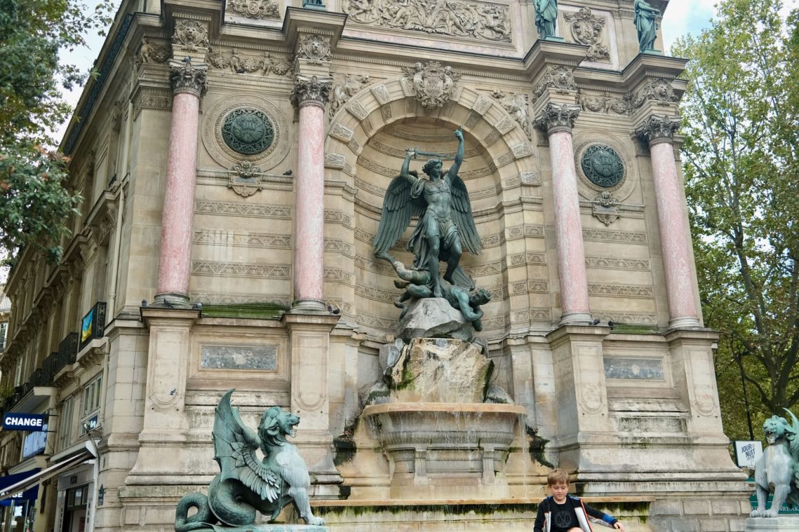 Fontaine Saint Michel Paris_DSCF4832