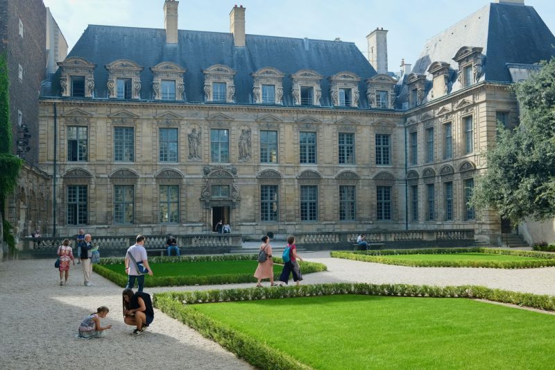 Hotel de Sully: a 17th century architectural masterpiece in Paris