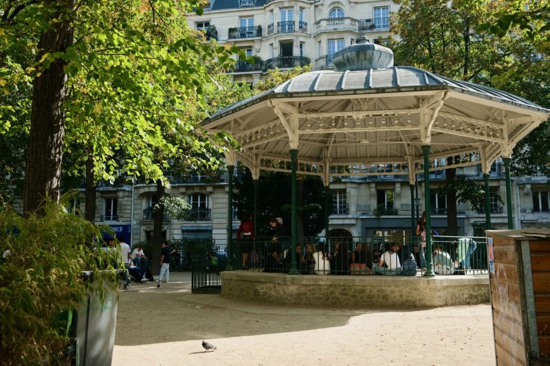 Square Trousseau: a charming park in the 12th, a residential area of Paris