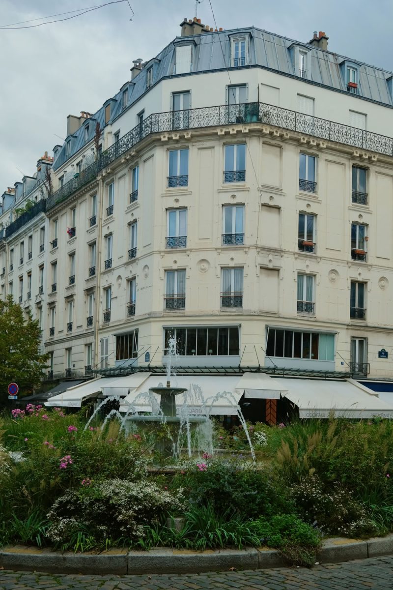 Place Georges Moustaki: a quiet plaza in the 5th of Paris